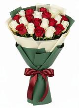 Букет Микс из красных и белых роз в Захарово Раменского района