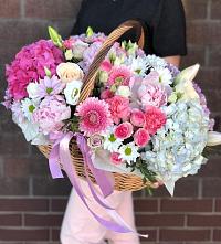 Композиция солнечный день в Захарово Раменского района Цветочная композиция из Розы, Хризантемы, Пионы и Лизиантусы в корзине в Захарово Раменского района